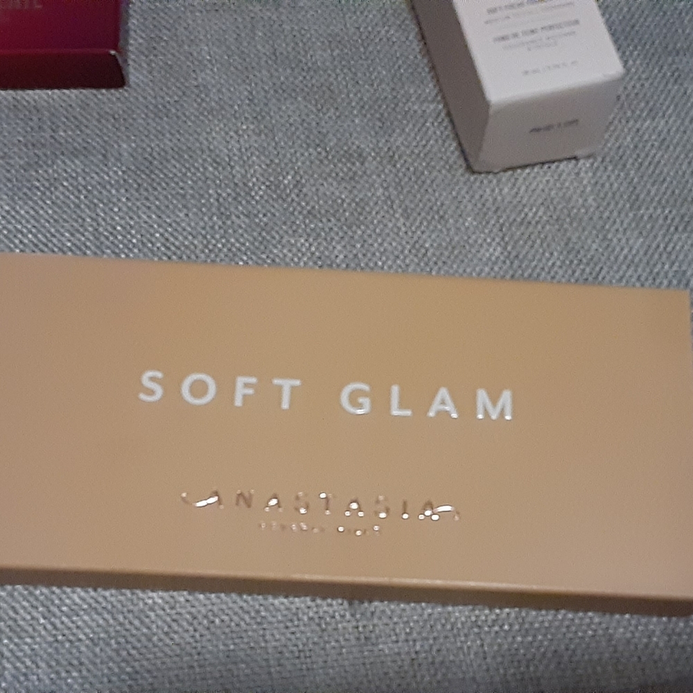 New Anastasia Beverly Hills Soft Glam pallette